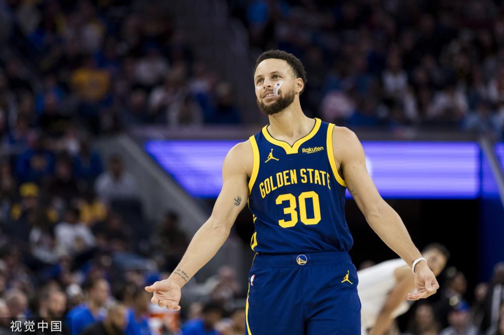 爱好者翘首 爱好者翘首